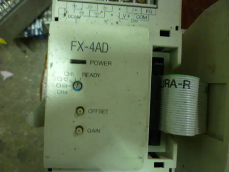 PLC FX-4AD de Mitsubishi