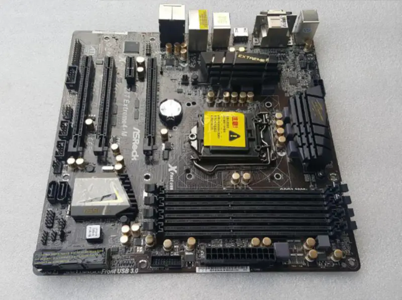 Placa base ASROCK Z77 Extreme4-M Intel LGA 1155 DDR3 Z77 MATX