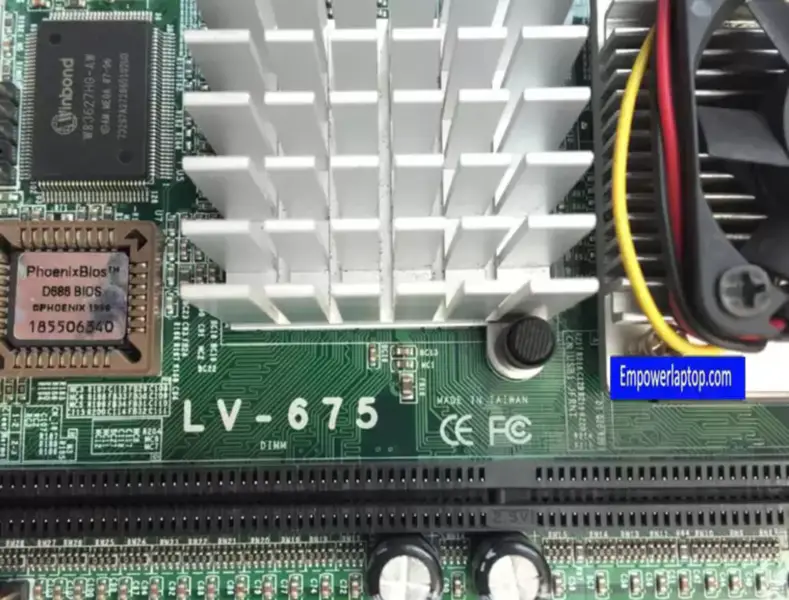 Placa base industrial COMMELL LV-675 MiniITX