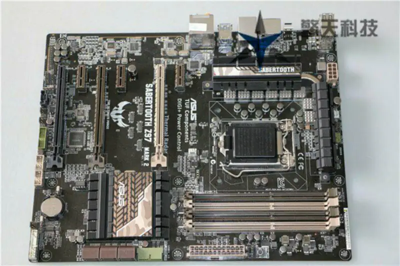 Placa base Asus SABERTOOTHZ97