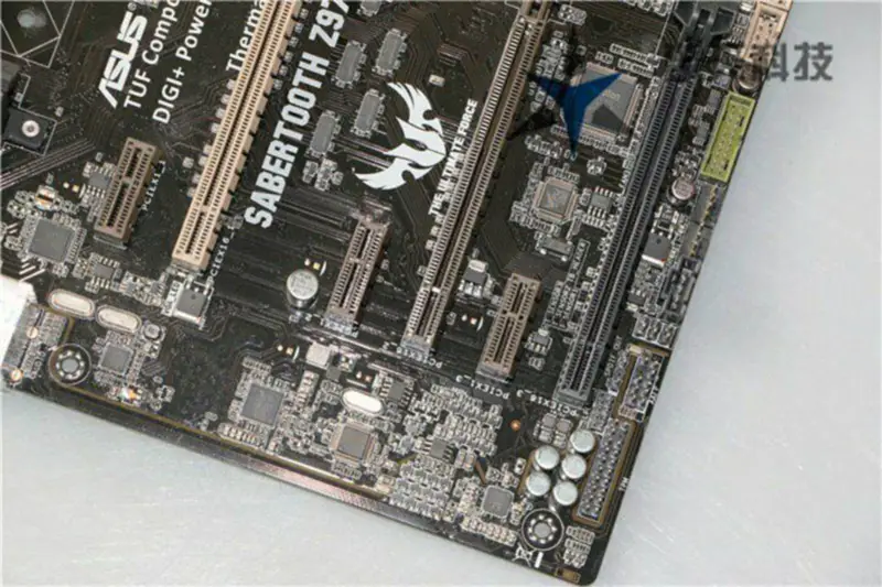 Placa base Asus SABERTOOTHZ97