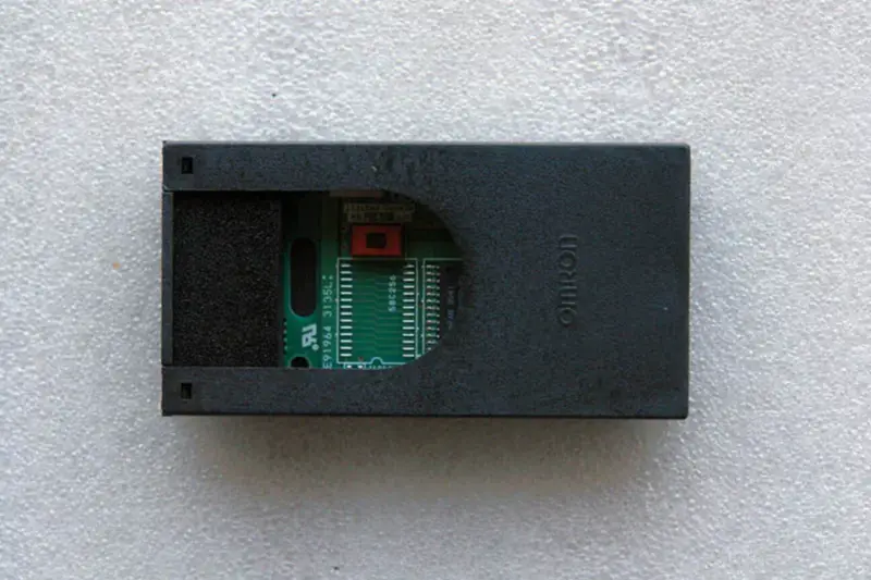 Módulo PLC Omron C200HS-ME16K