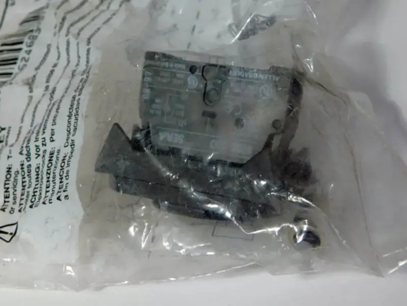 Módulo de tensión Allen-Bradley 800E3DL5