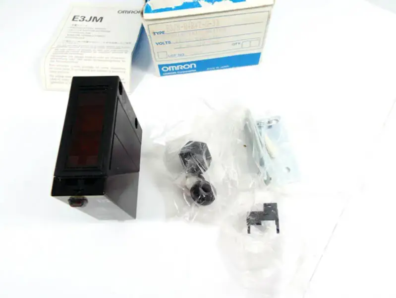 Barrera fotoeléctrica OMRON E3JM-R4R4T-G-33