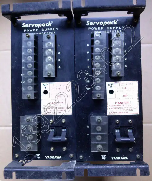 Controlador YASKAWA JUSP-ACP07AA