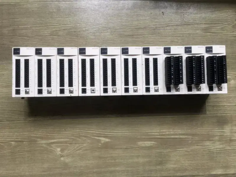 Módulo Schneider TM2ARI8LT