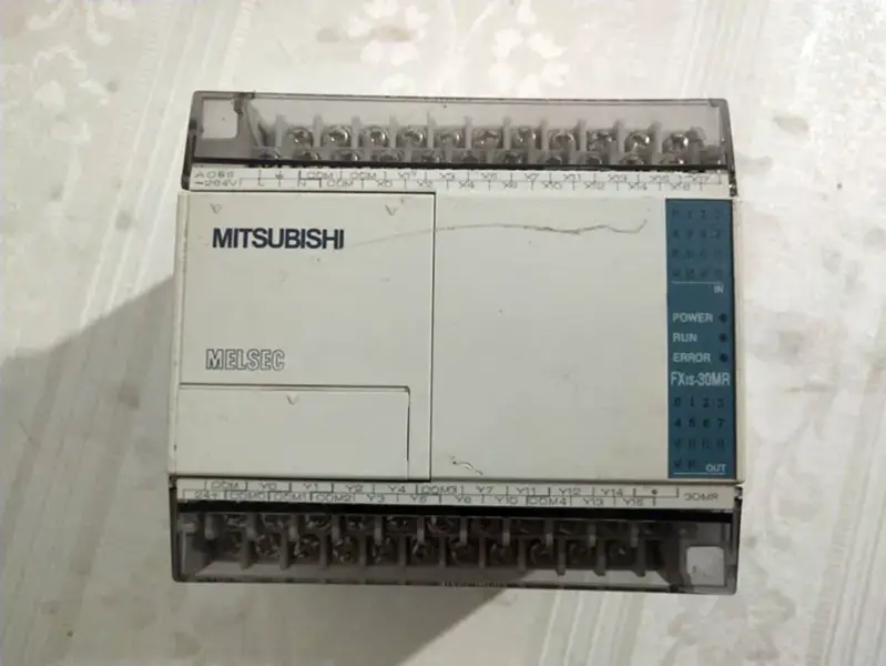 PLC Mitsubishi FX1S-30MR-001
