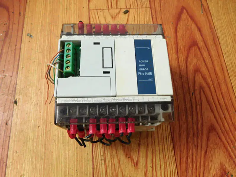 PLC Mitsubishi FX1N-14MR-001