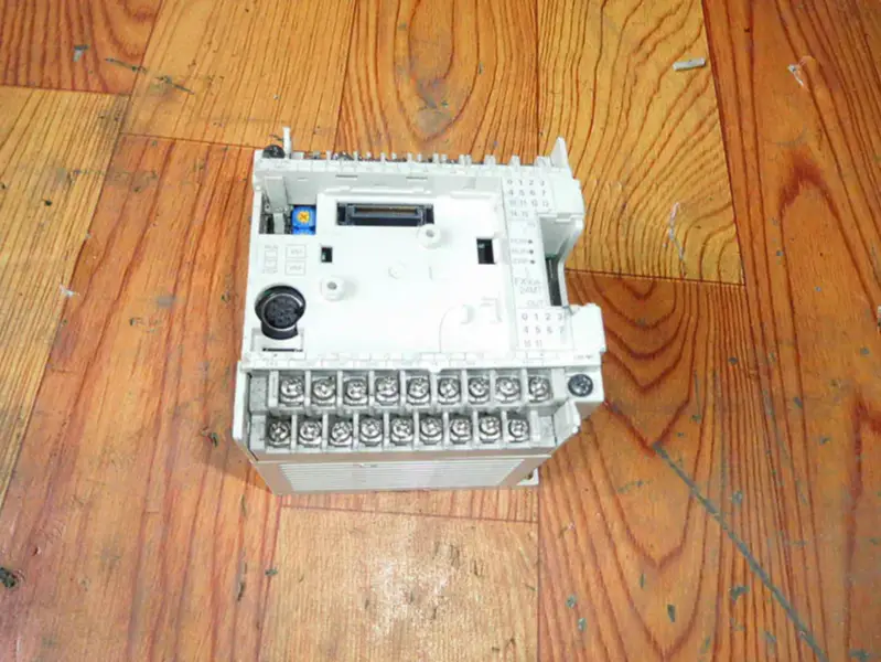 PLC Mitsubishi FX3GA-24MT-CM