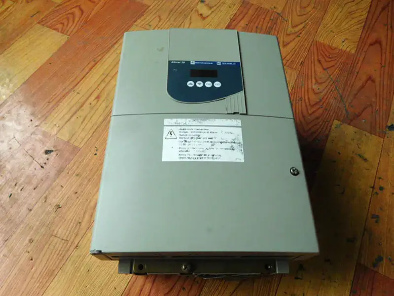 Schneider ATV28HU90N4 5,5KW/7,5HP 380V