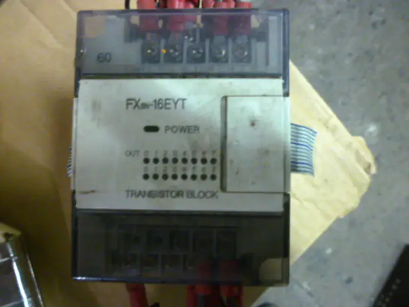 PLC Mitsubishi FX0N-16EYT