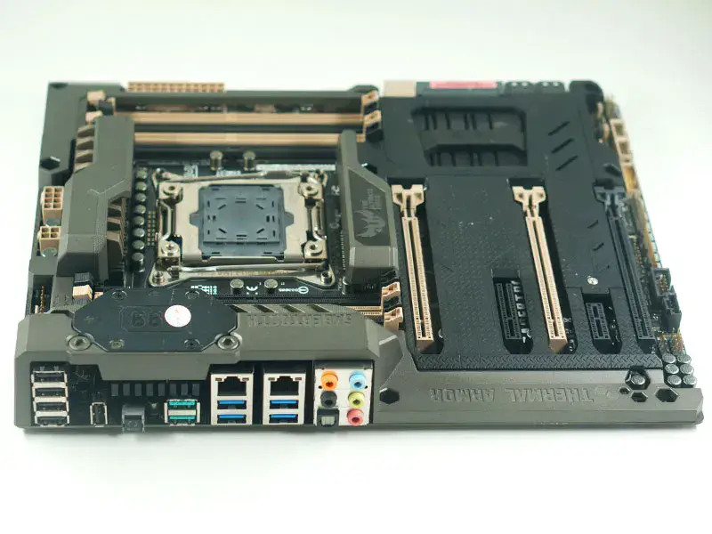 Placa base Asus SABERTOOTH X99