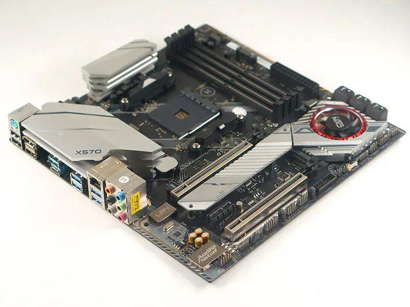 Colorida placa base CVN X570M GAMING PRO V14