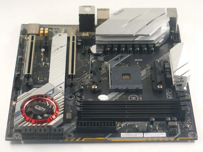 Colorida placa base CVN X570M GAMING PRO V14