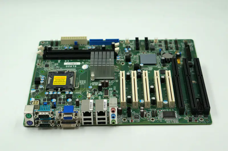 Placa base DFI EL620-C 774-EL6201-100G