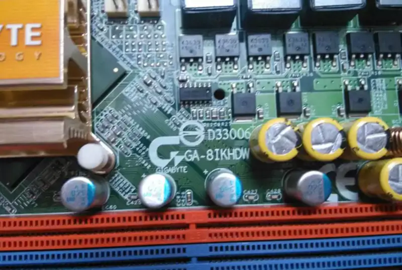 Placa base Gigabyte 8IKHDW