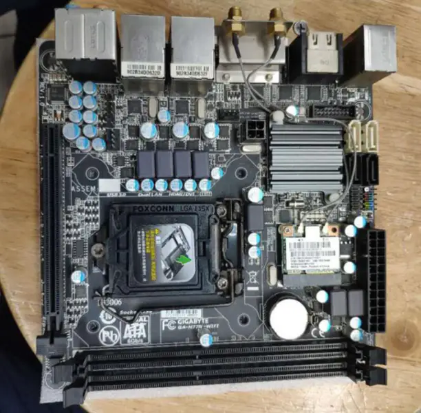 Placa base Gigabyte GA-H77N-WIFI LGA 1155 DDR3