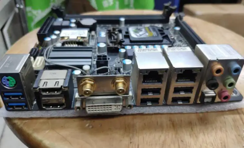 Placa base Gigabyte GA-H77N-WIFI LGA 1155 DDR3
