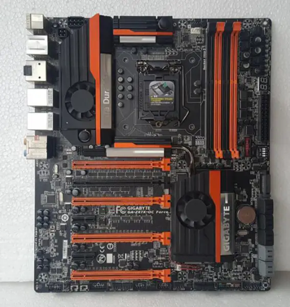 Placa base GA-Z87X-OC Force