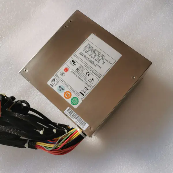 Fuente de alimentación conmutada usada Zippy Emacs 500W HP2-6500PE