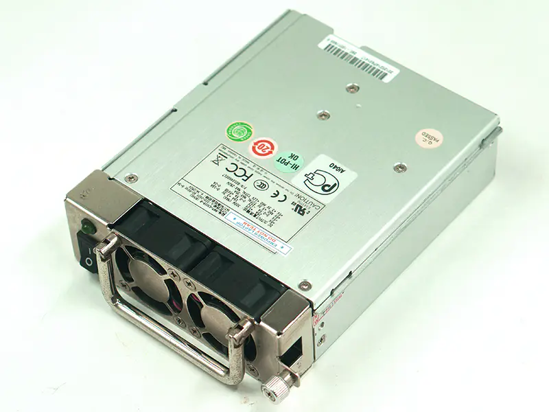 Fuente de alimentación Zippy Emacs MRT-6300P-R