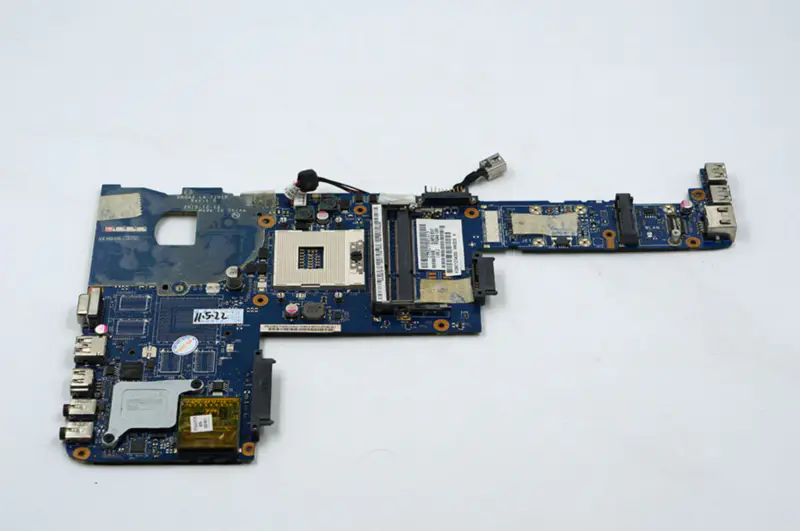 Toshiba P745 K000125740 LA-7101P Placa base