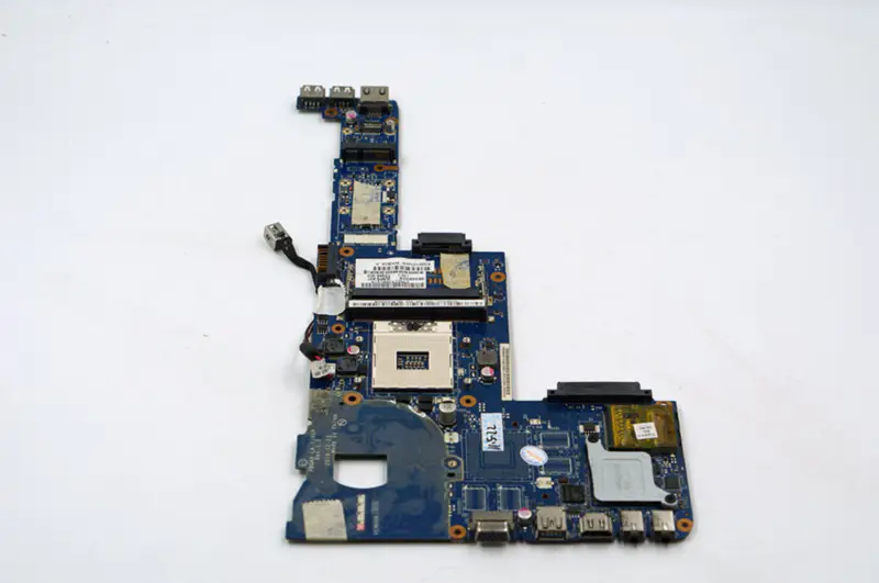 Toshiba P745 K000125740 LA-7101P Placa base