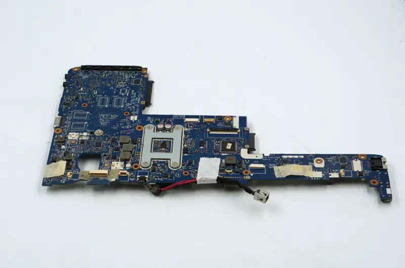 Toshiba P745 K000125740 LA-7101P Placa base