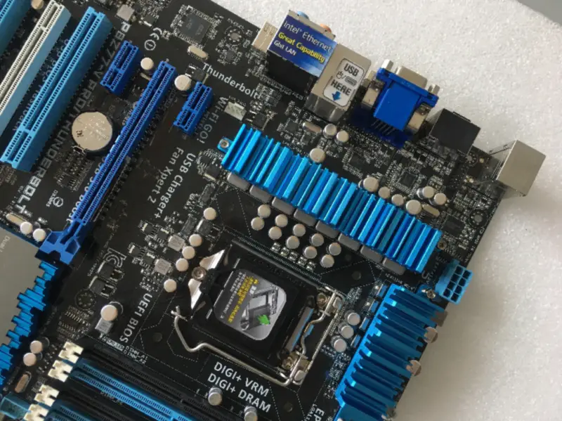 ASUS P8Z77-V PRO/Thunderbolt Placa base de sobremesa Z77 Socket LGA 1155 i3 i5 i7 DDR3 32G ATX