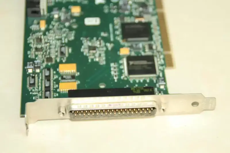 NI PCI-6221 Tarjeta de adquisición de datos multifunción de 37 pines