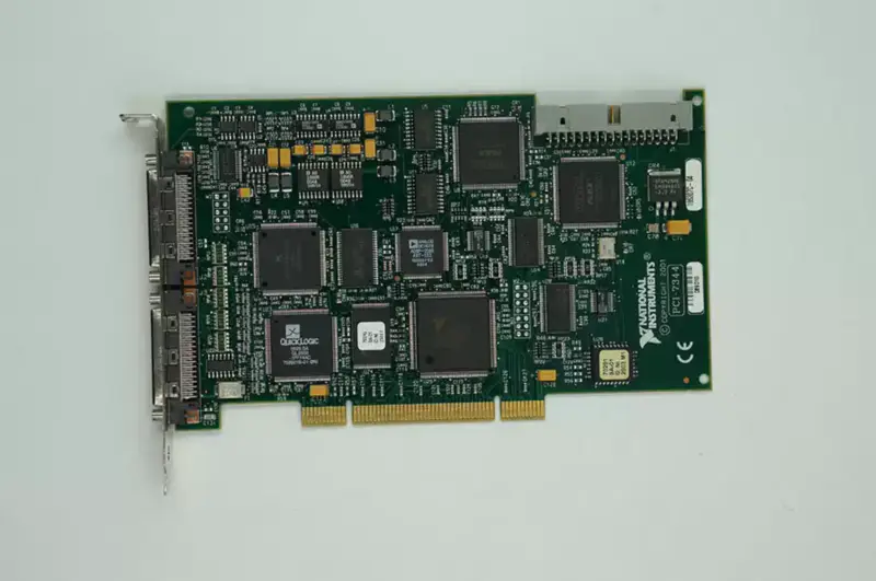 NI PCI-7344 Controlador PCI Stepper/Servo de 4 ejes