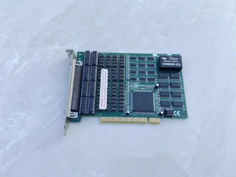 Tarjeta de E/S digitales aisladas Adlink PCI-7434 de 64 canales