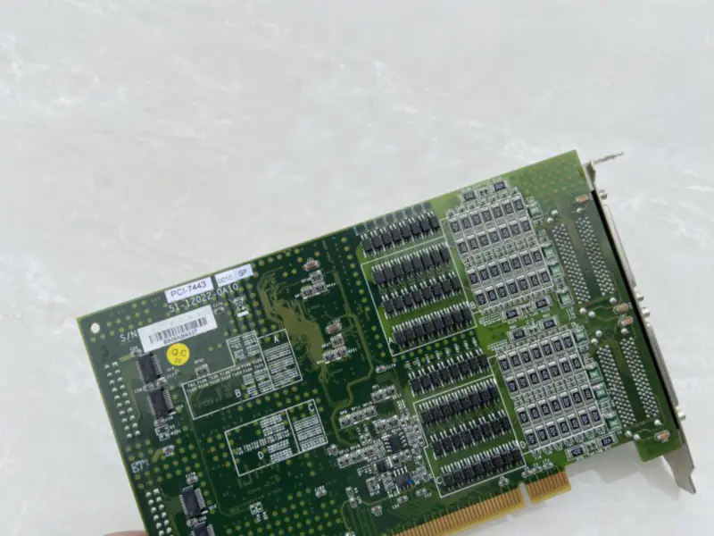 Tarjeta E/S digital de alta velocidad Adlink PCI-7443