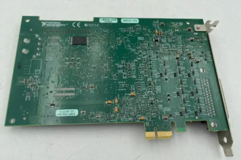 Tarjeta DAQ NI PCIe-8255R con interfaz 1394B