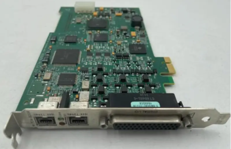 Tarjeta DAQ NI PCIe-8255R con interfaz 1394B