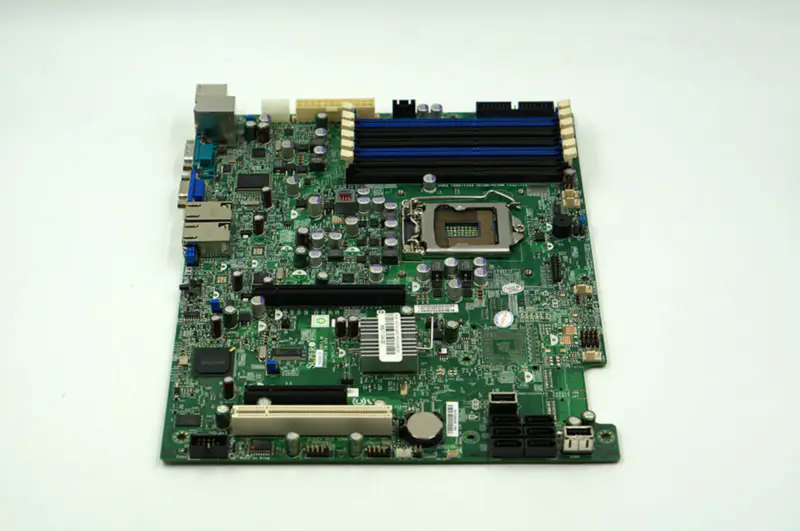 SuperMicro X8SIE-F LGA1156 Placa base de servidor simple Chipset S3420 6 ranuras de memoria LAN Gigabit dual