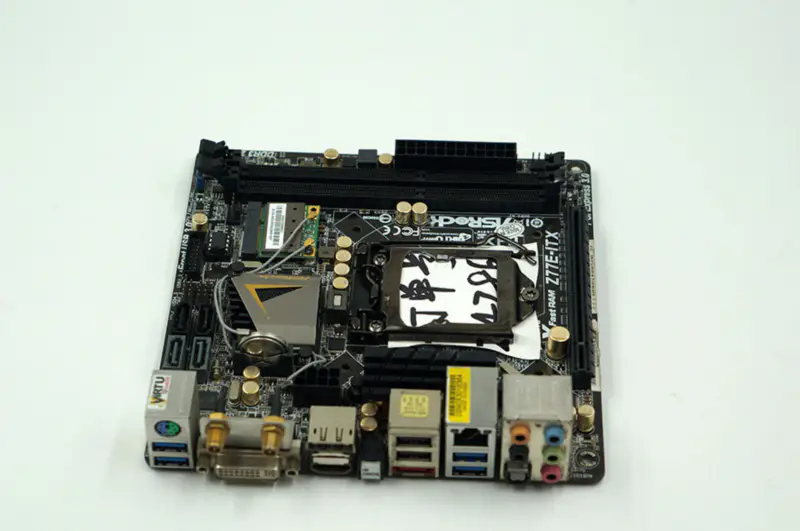 Asrock Z77E-ITX placa base Z77 LGA1155 Mini-ITX